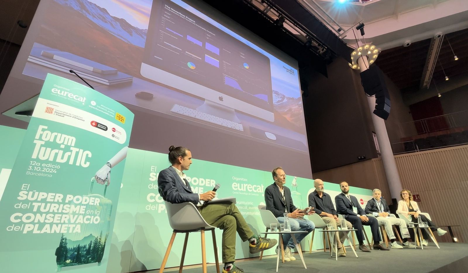 Frédéric Kauffmann participando en una conversación sobre turismo en Forum Turístic